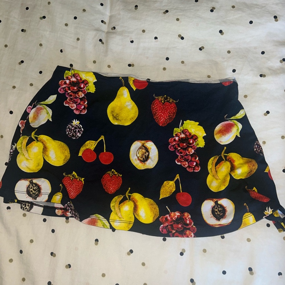 BESOS BIQUINIS LAS FRUTAS SKIRT
💟 BNWT
💟 size small